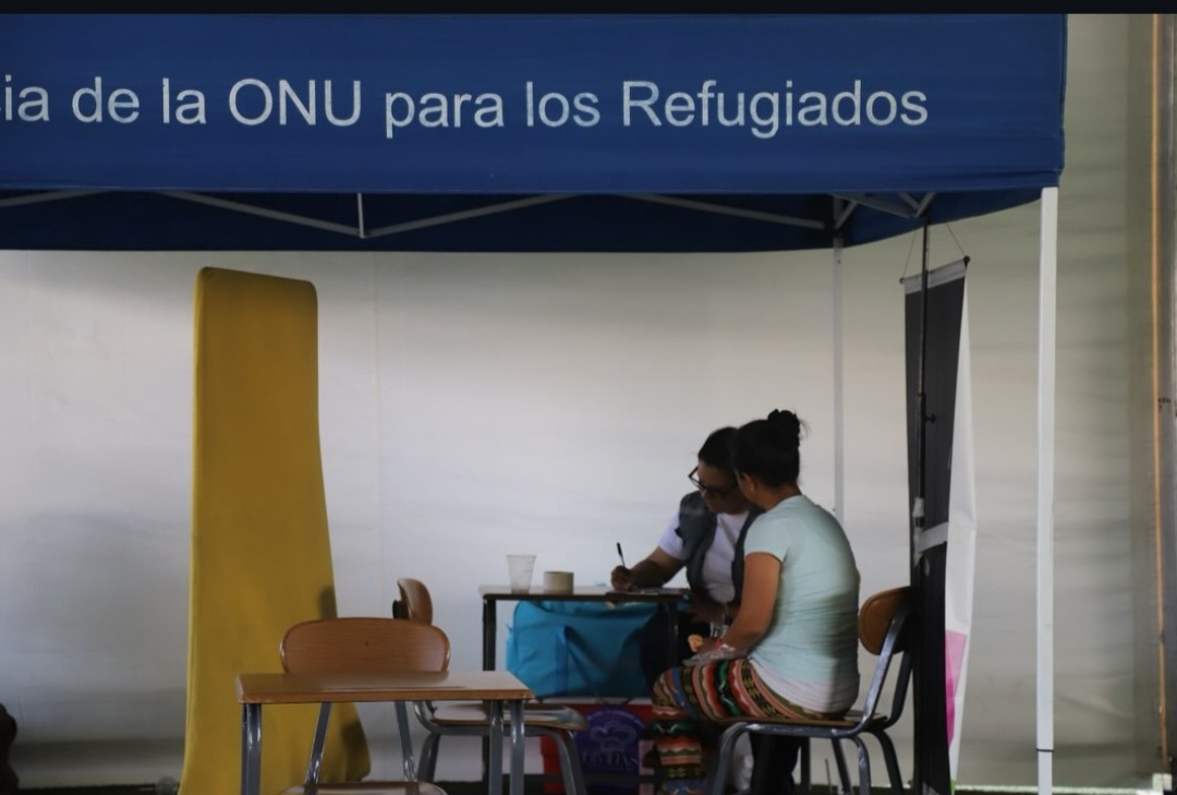 Atención personalizada en carpa de ACNUR